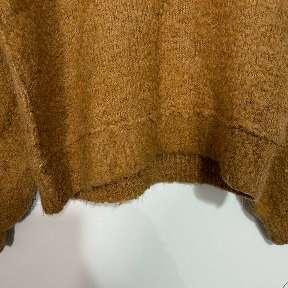 Free People Women’s Tan Distressed Mock Turtleneck Pullover Sweater Size Small - Picture 4 of 13